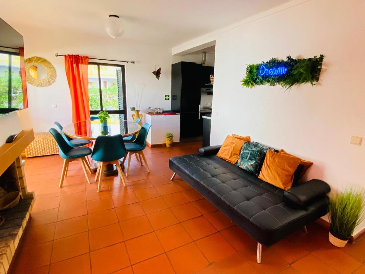 Summer House, Only 2 Minutes To The Beach In Vilamoura! Villa Exteriör bild