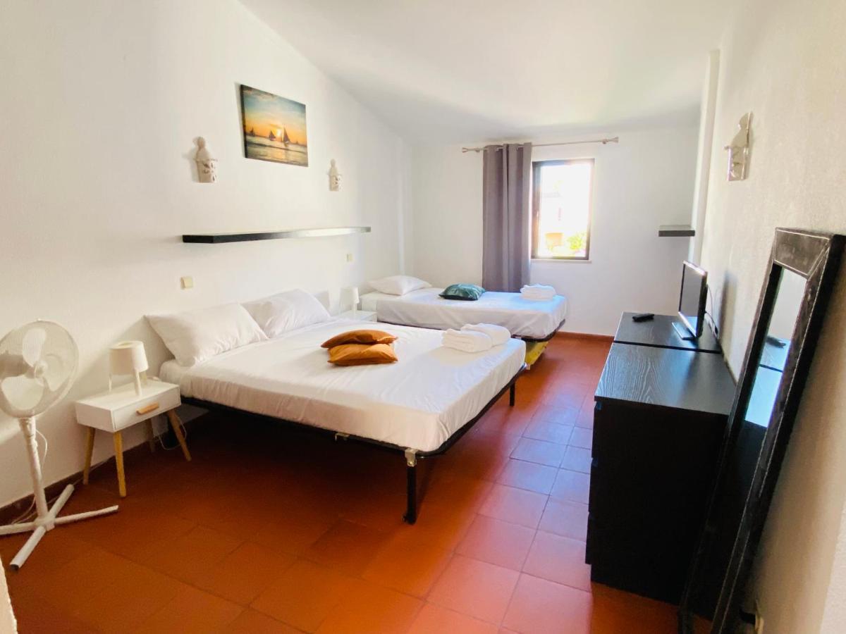 Summer House, Only 2 Minutes To The Beach In Vilamoura! Villa Exteriör bild