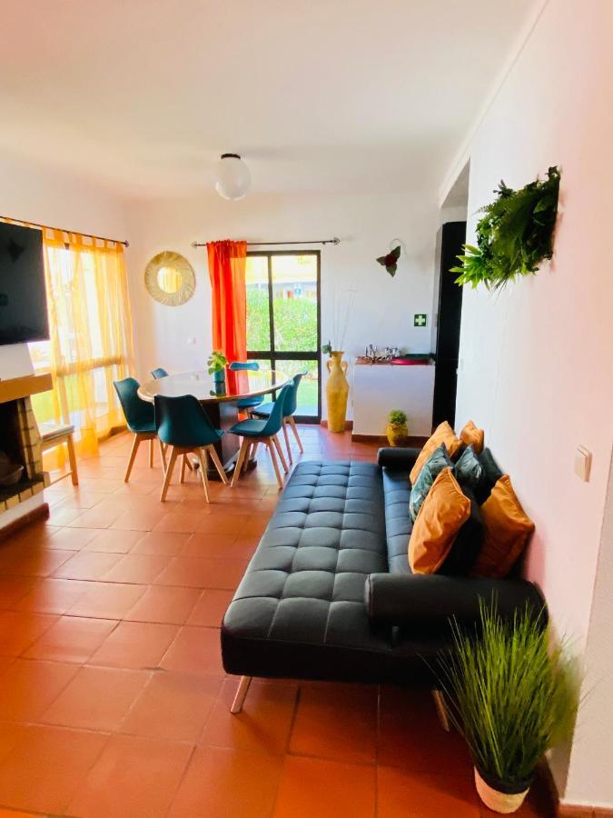 Summer House, Only 2 Minutes To The Beach In Vilamoura! Villa Exteriör bild